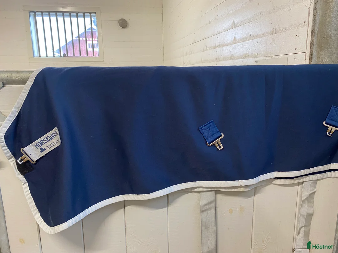 Täcken hästutrustning till salu: Stall täcke - 140cm - Annons 2