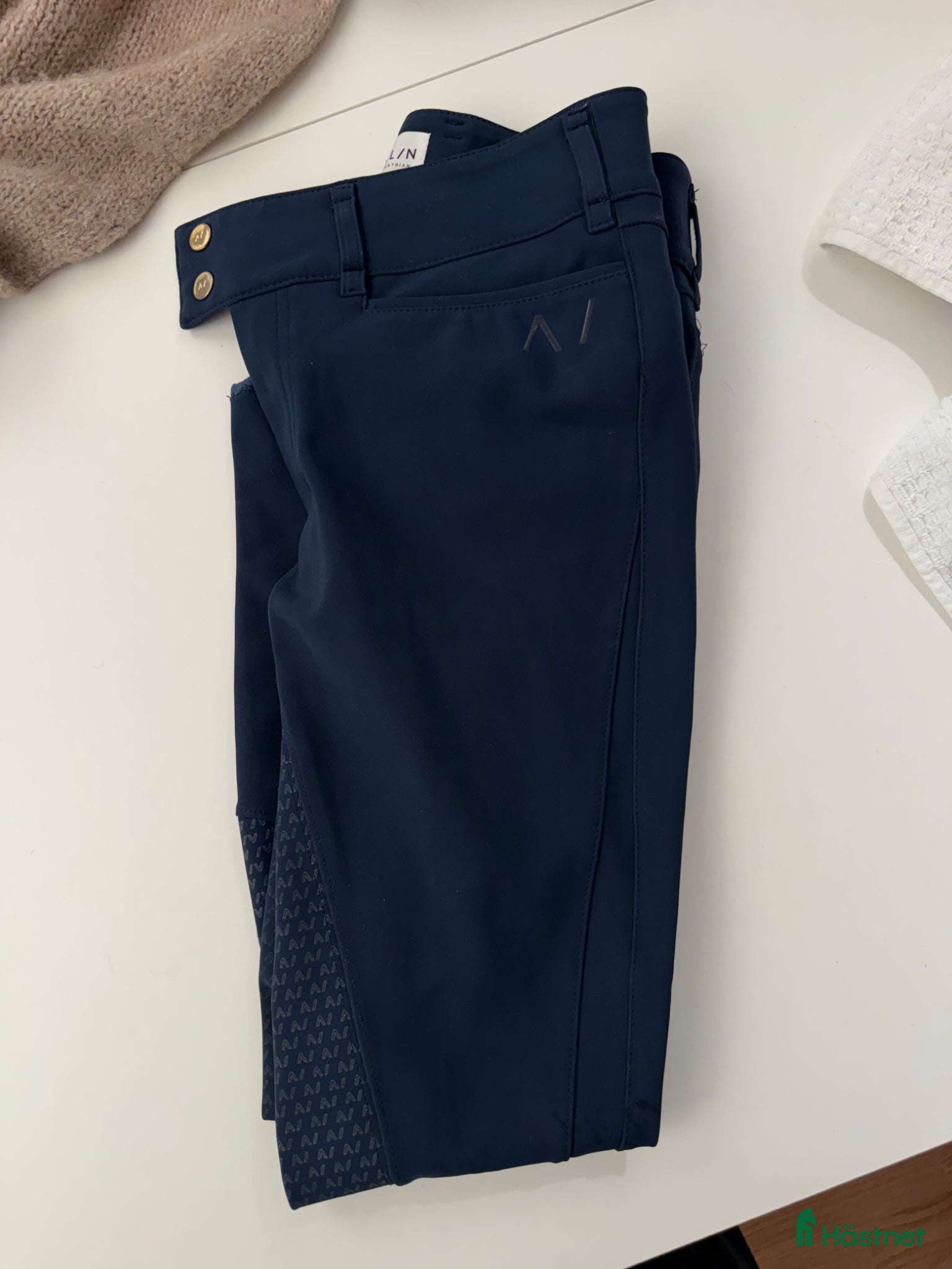 Ridbyxor ryttarutrustning till salu: All in equestrian ridbyxor  - Annons 1