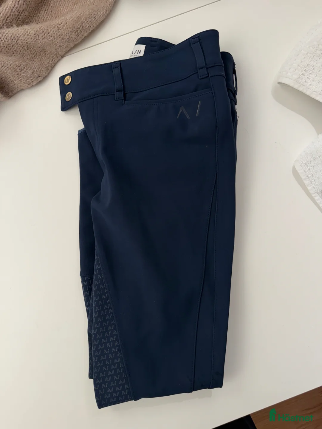 Ridbyxor ryttarutrustning till salu: All in equestrian ridbyxor  - Annons 1