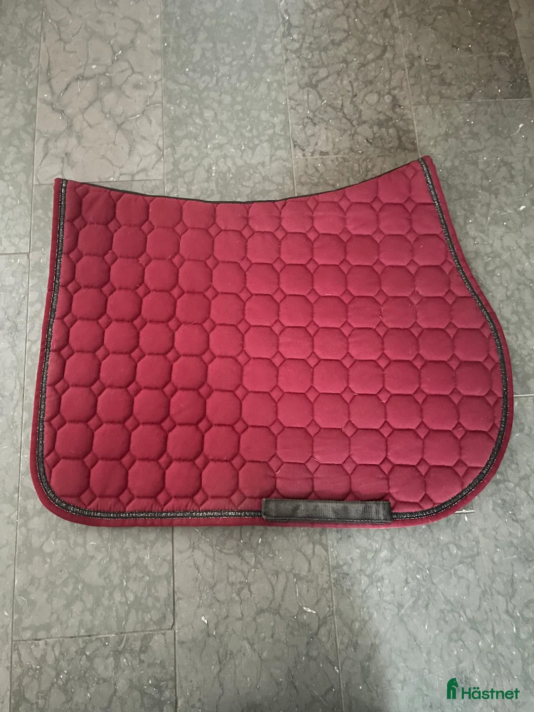 Schabrak & Vojlockar hästutrustning till salu: Jättefint Equline E-logga schabrak  i Saltsjöbaden - Annons 2