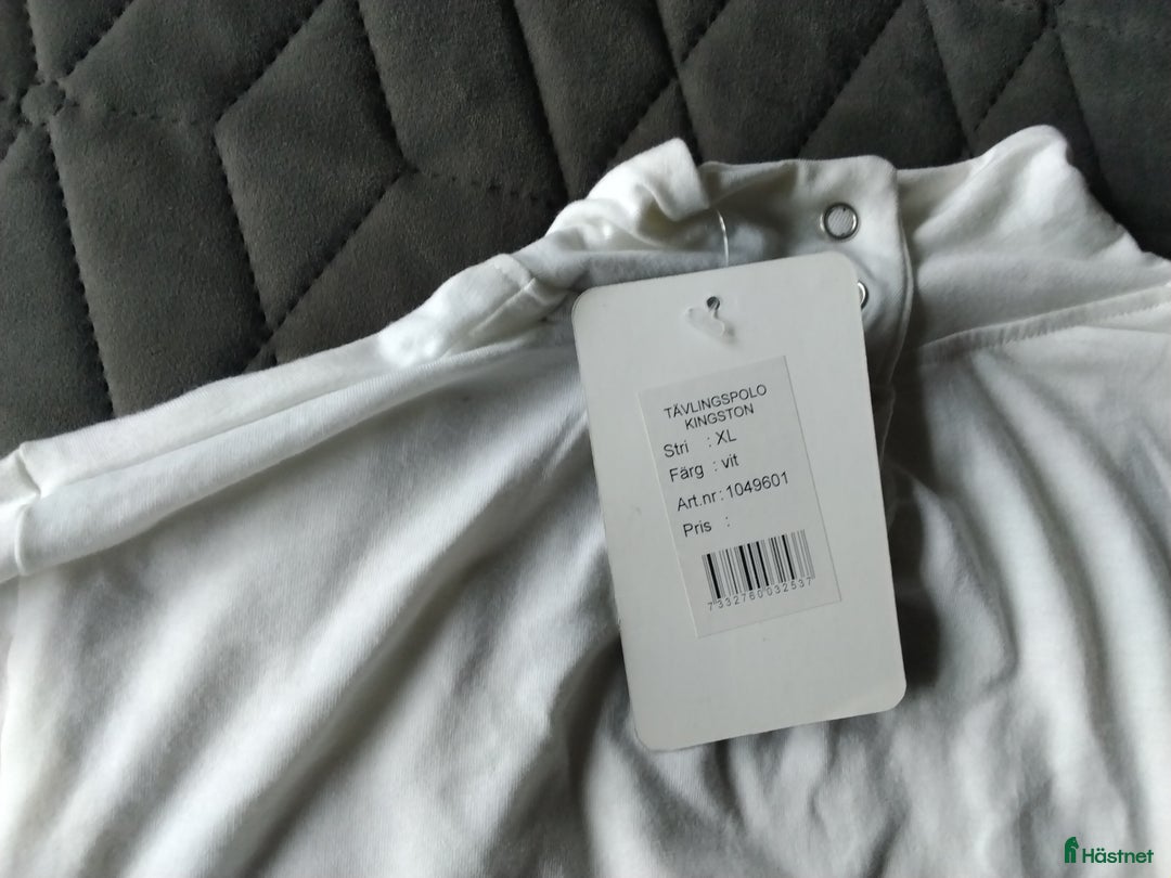 Övrigt Ridkläder ryttarutrustning till salu: Vit tävlingspolo i Ekeby - Annons 3