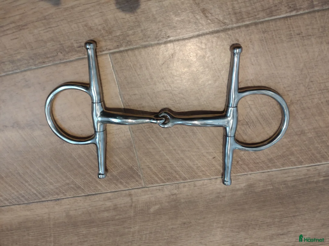 Bett hästutrustning till salu: Tränsbett med parerstänger stl 13,5 i Klippan - Annons 1