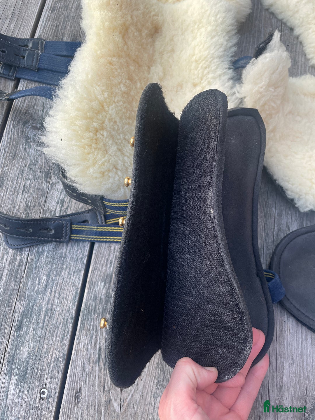 Benskydd hästutrustning till salu: Benskydd med avtagbara fårskinn i Åkersberga - Annons 3