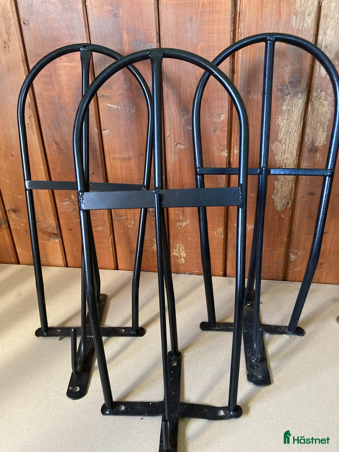 Sadeltillbehör hästutrustning till salu: Sadelhängare - Annons 1