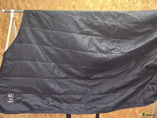 Täcken hästutrustning Kingsland stalltäcke 100 gram, stl 125 - Annons 4