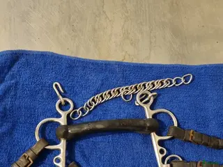 Bett hästutrustning Mjukt gummi pelham i Härryda - Annons 8