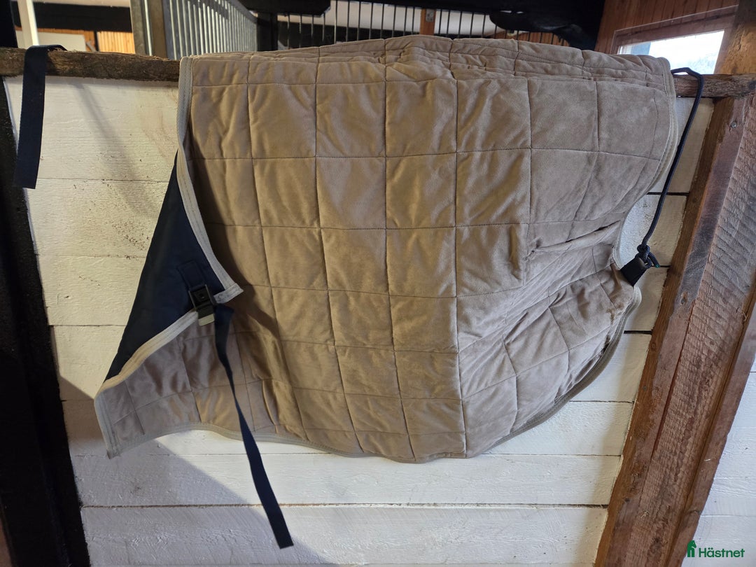 Täcken hästutrustning till salu: 100 g ländtäcke i Rånäs - Annons 2