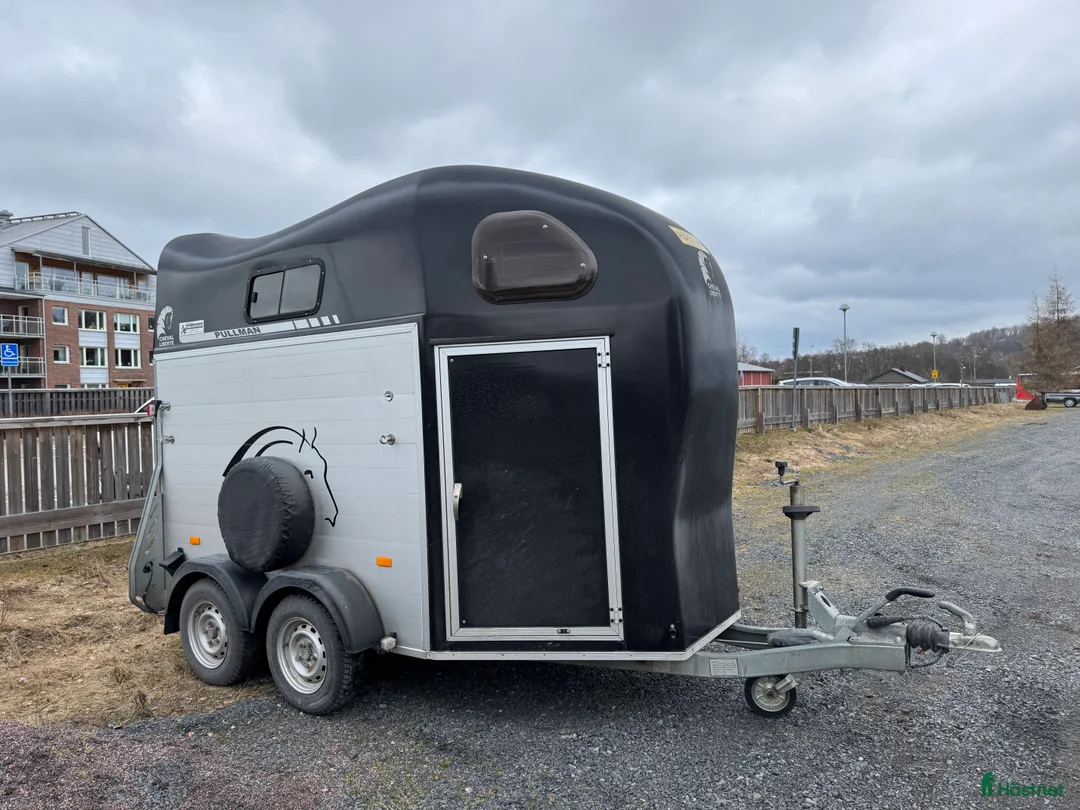 Hästtransporter  fordon & transport till salu: Smidig hästtransport  - Annons 1