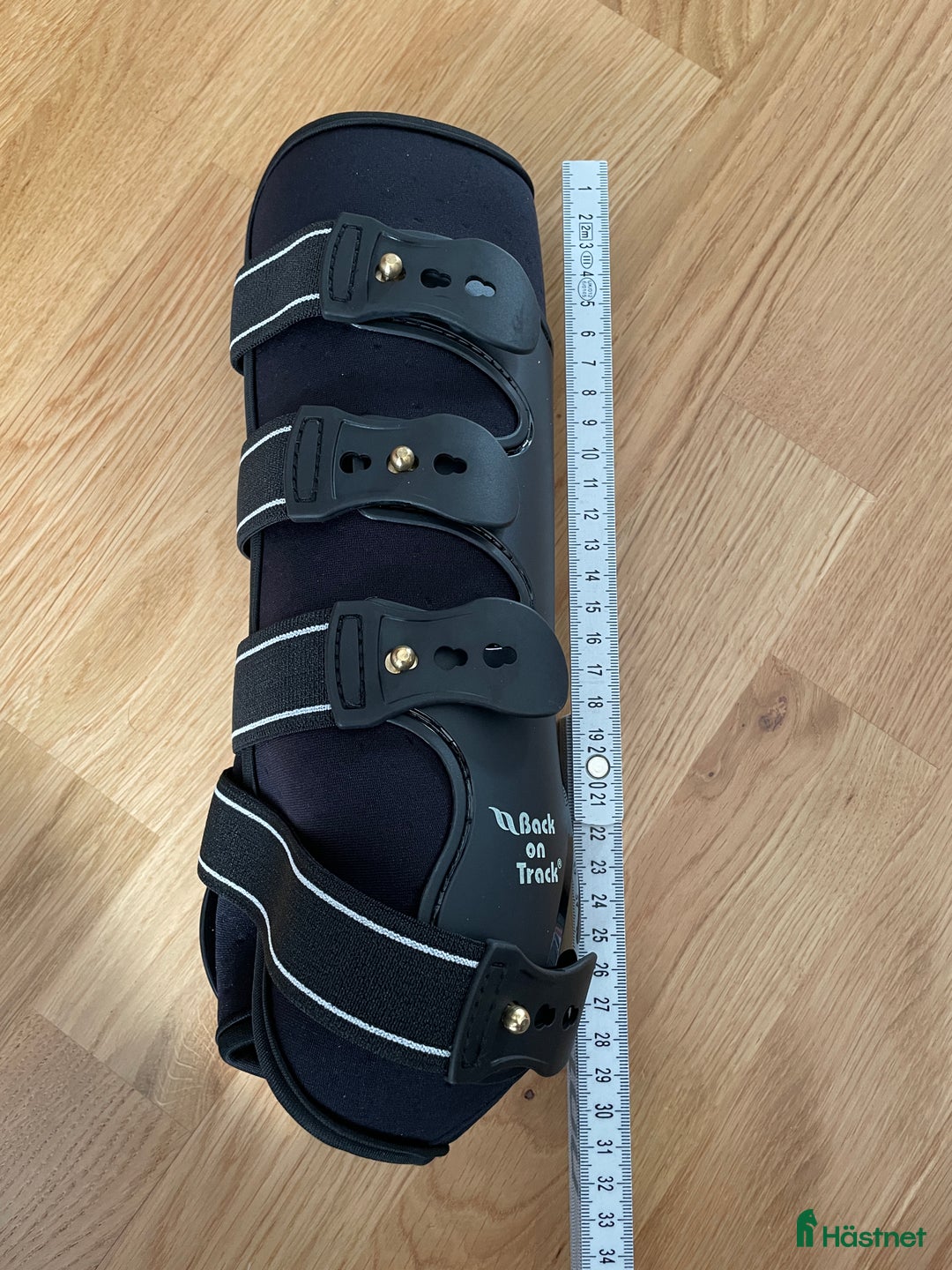 Benskydd hästutrustning till salu: Back on track benskydd bak FULL Oanvända i Täby - Annons 3