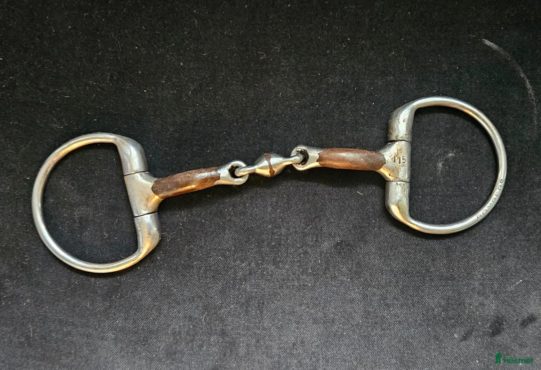 Bett hästutrustning till salu: Fint Bombers sötmalmsbett med tungfrihet. - Annons 1