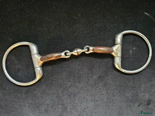 Bett hästutrustning Fint Bombers sötmalmsbett med tungfrihet. - Annons 1