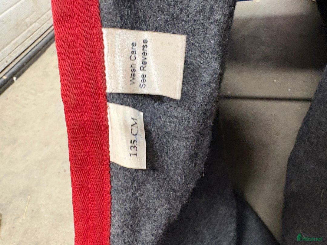 Täcken hästutrustning till salu: Ulltäcke från showmaster i Täby - Annons 2