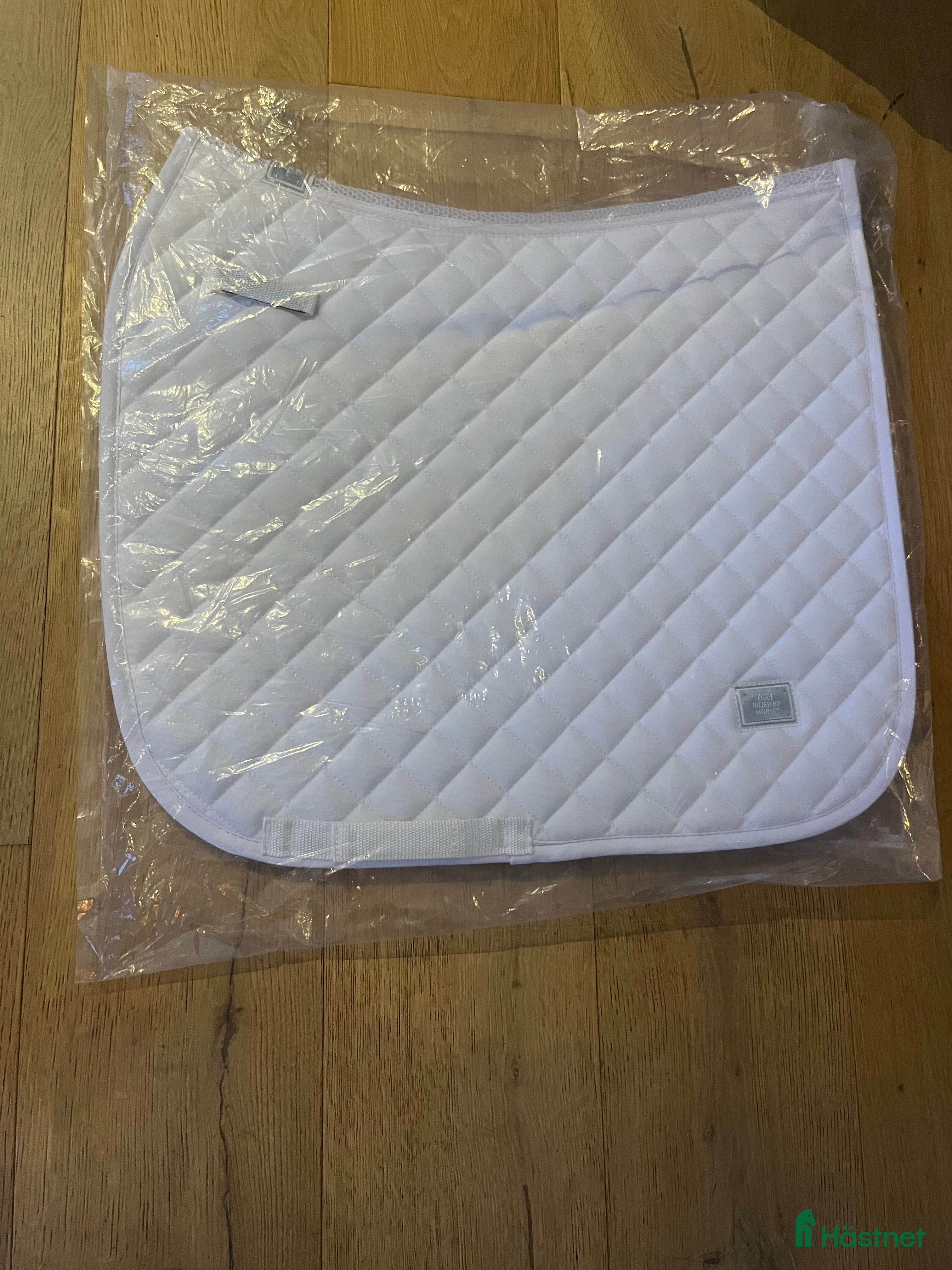 Schabrak & Vojlockar hästutrustning Vitt dressyrschabrak  i Oskarshamn - Annons 18