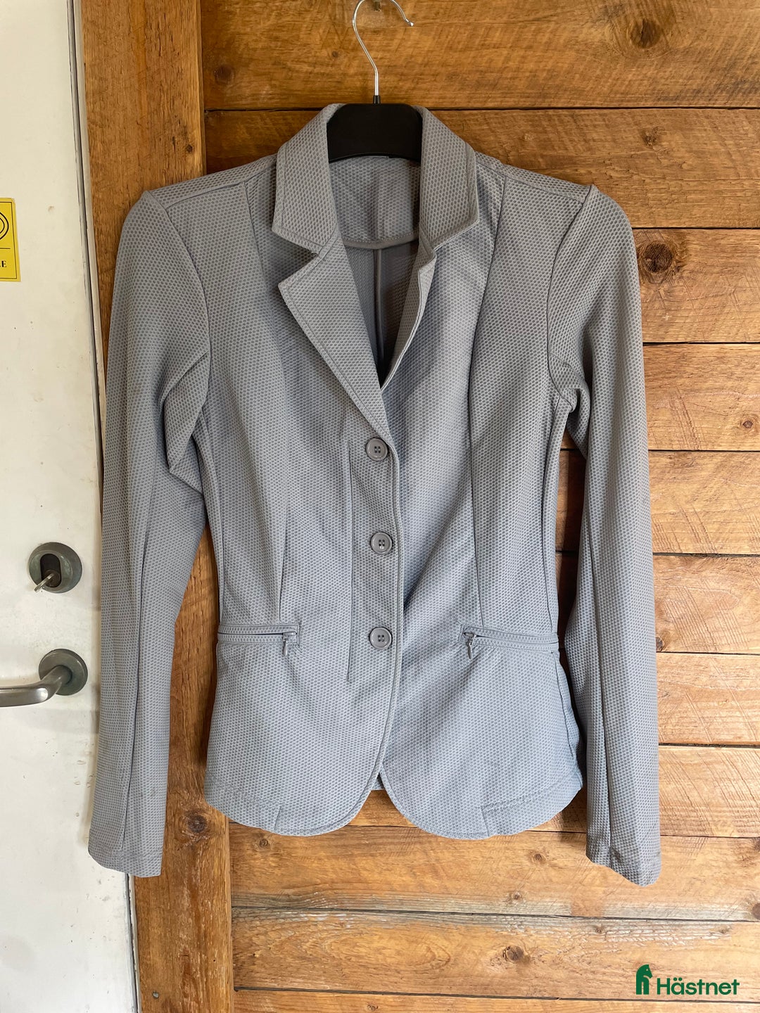 Jackor & Kavajer ryttarutrustning till salu: Kavaj stl 36 i Berghem - Annons 1