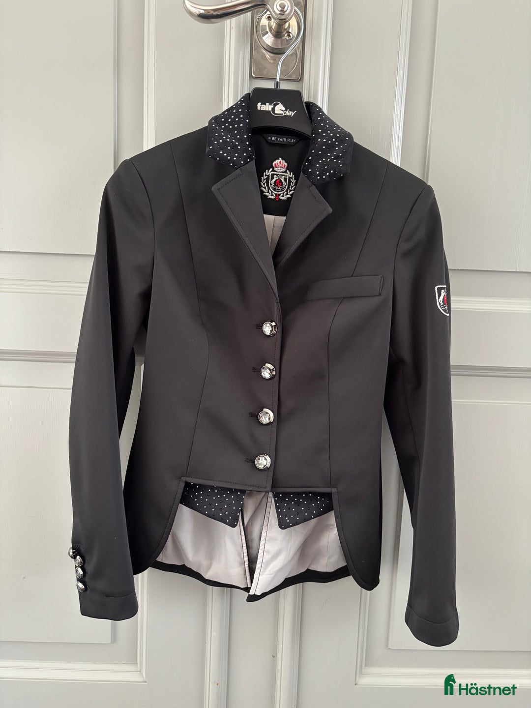 Jackor & Kavajer ryttarutrustning till salu: Tävlingskavaj strl 152 i Saltsjö-Boo - Annons 2