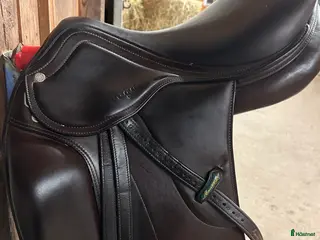 Sadlar hästutrustning Byta dressyrsadel? i Mantorp - Annons 1