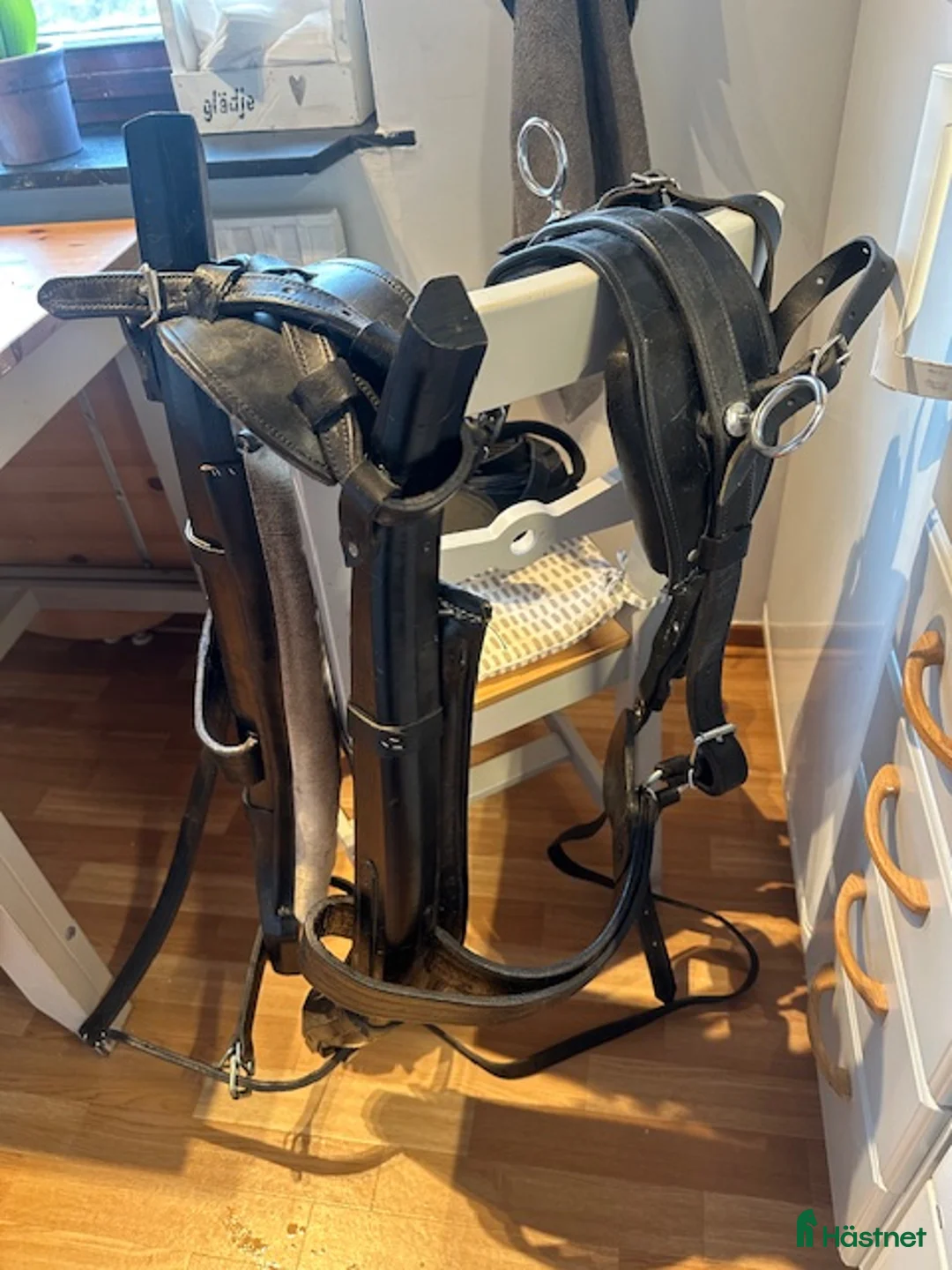 Körselar körning till salu: Nyskick Loksele m svanskappa o tömmar, stl 4 - Annons 1