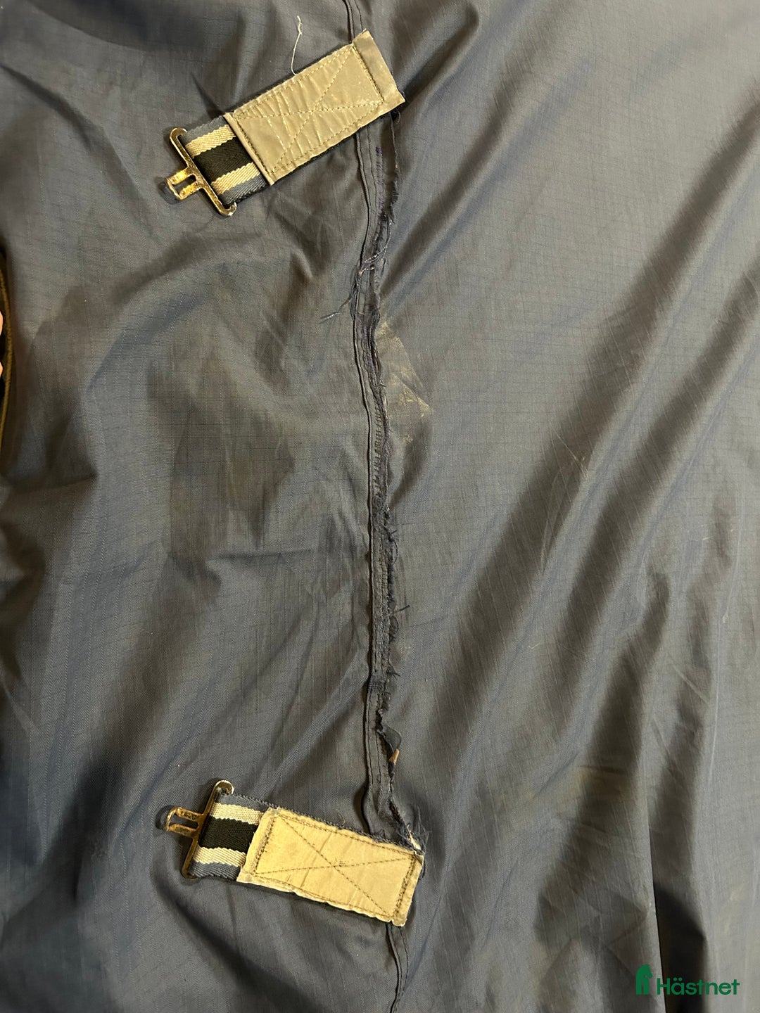 Täcken hästutrustning till salu: 3 olika täcken stl.145 + olika lindor i Vellinge - Annons 4