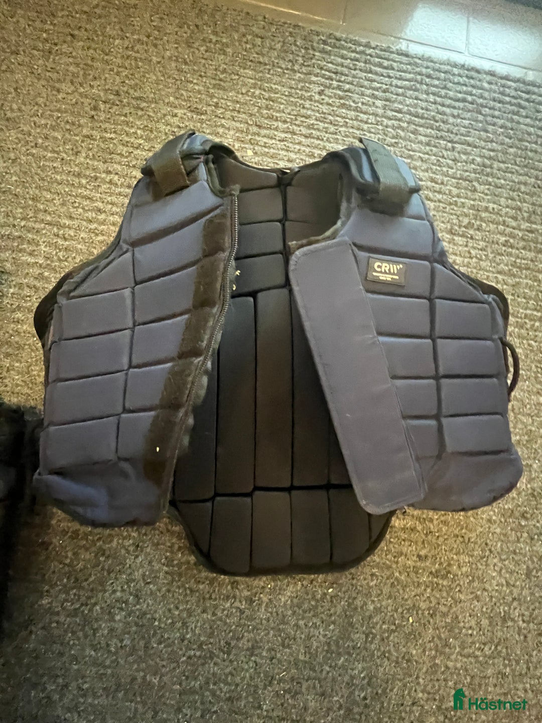 Säkerhetsvästar ryttarutrustning till salu: Ridvästar + Ridbyxor i Västra Frölunda - Annons 9