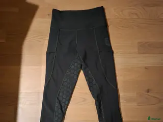 Ridbyxor ryttarutrustning till salu: Maya delorez ridbyxor i Örebro - Annons 1