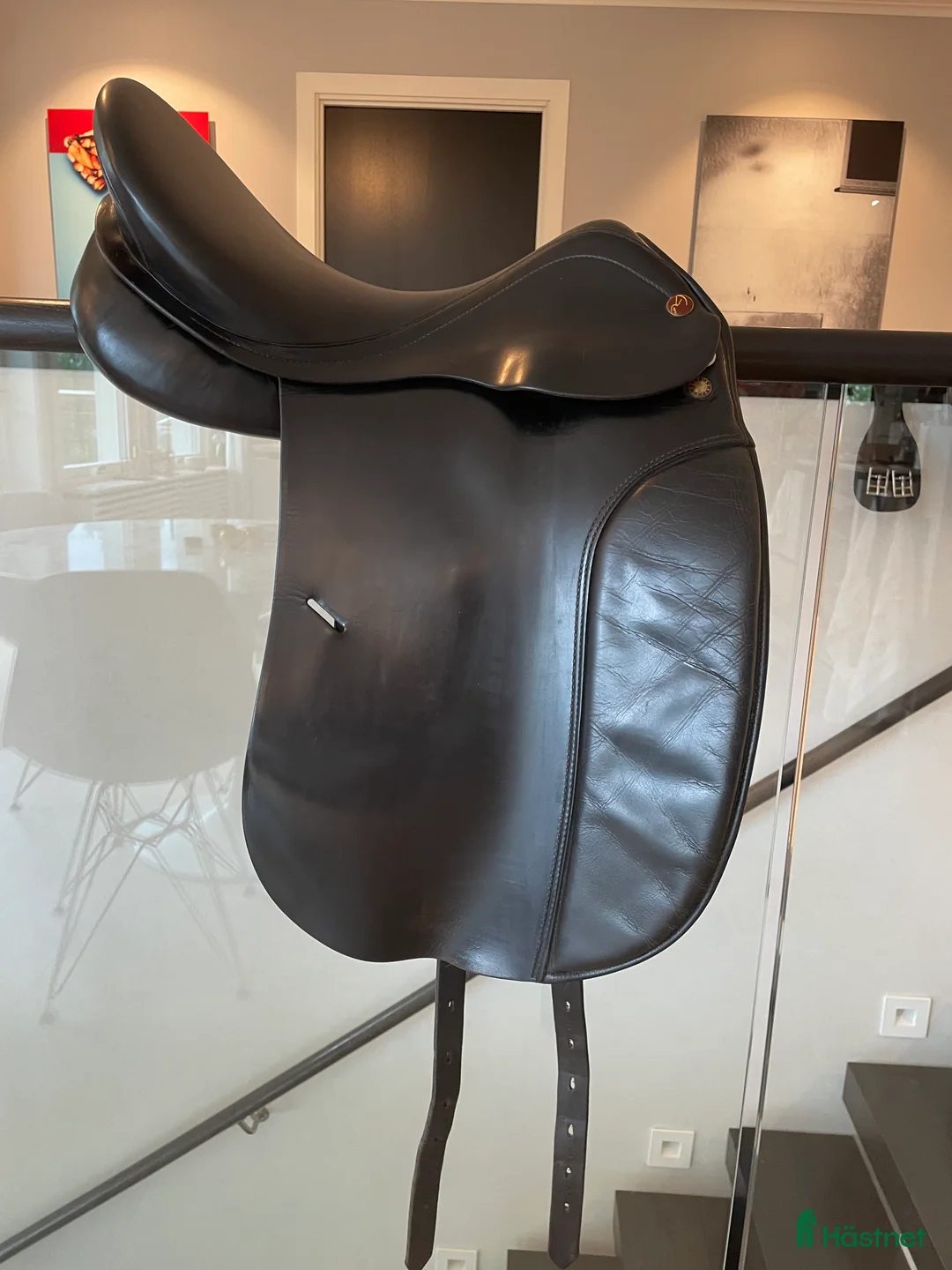 Sadlar hästutrustning till salu: Svart Prestige dressyrsadel i 16’ i Ekerö - Annons 1