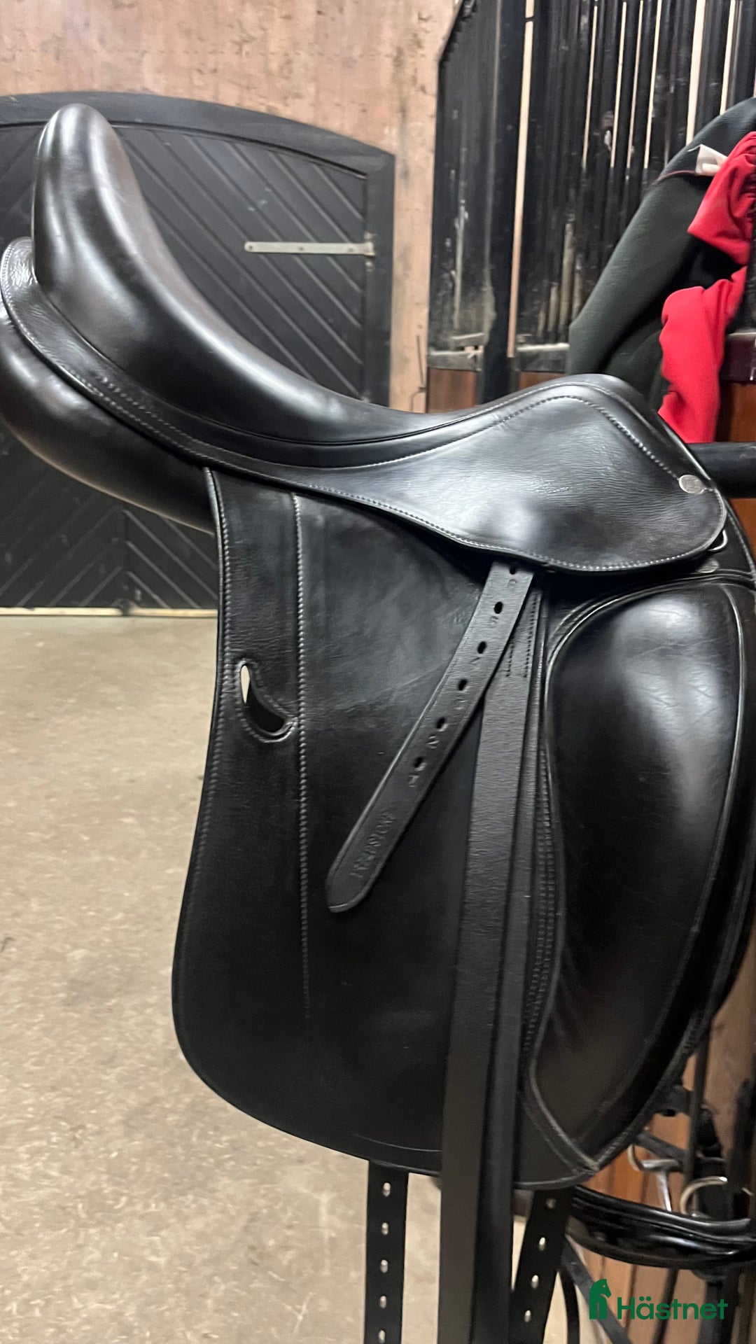 Sadlar hästutrustning till salu: Equipe Emporio dressyrsadel  i Vintrosa - Annons 1