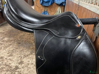 Sadlar hästutrustning till salu: Prestige Versaille i Uddevalla - Annons 2