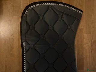 Schabrak & Vojlockar hästutrustning till salu: Två märkes schabrak i Helsingborg - Annons 1