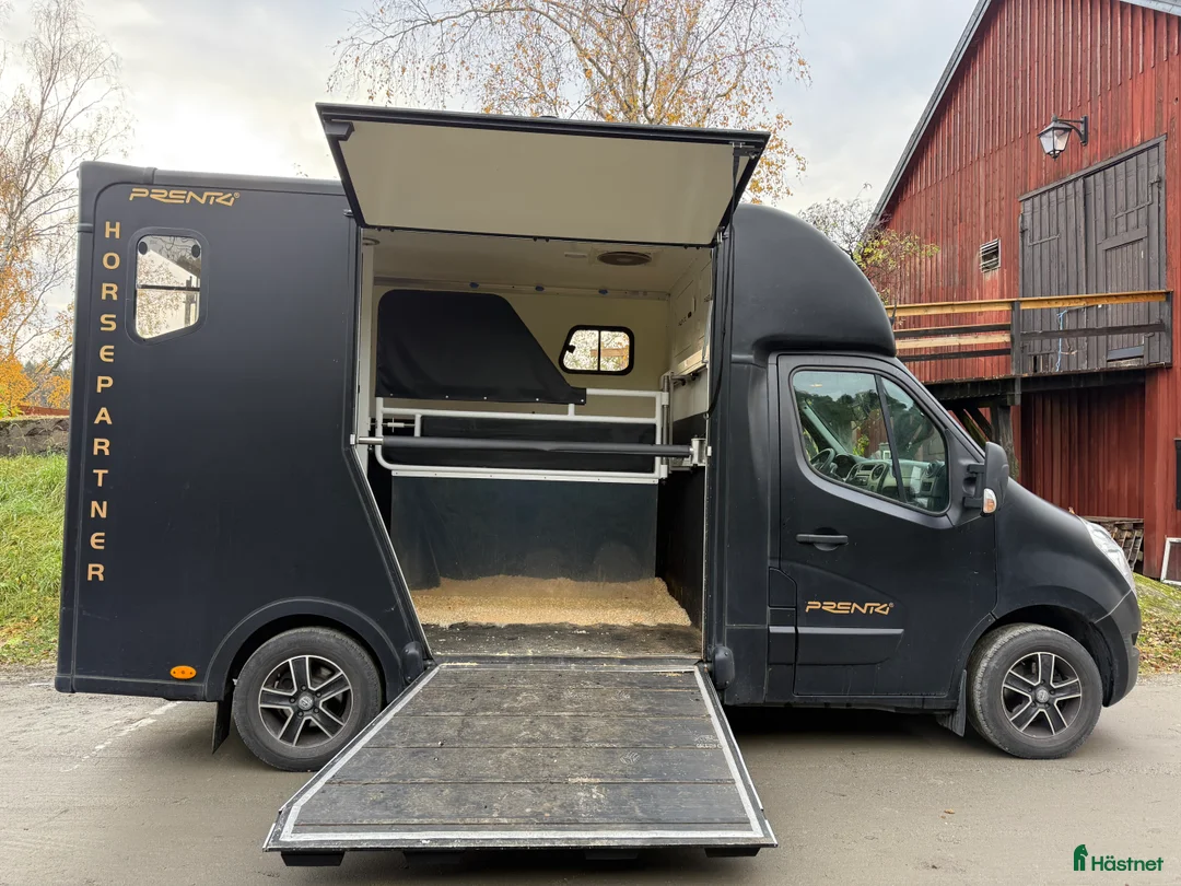 Hästlastbilar  fordon & transport till salu: Renault Master 3-sits, 2500 mil  i Lidingö - Annons 3