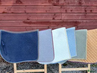 Schabrak & Vojlockar hästutrustning till salu: Schabrak Dressyr i Enköping - Annons 1