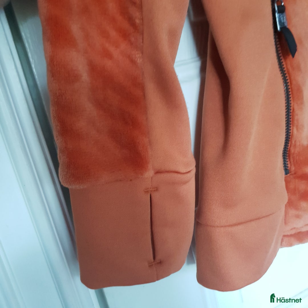 Jackor & Kavajer ryttarutrustning till salu: Fleecetröja & lättviktsjacka XS i Tranås - Annons 4