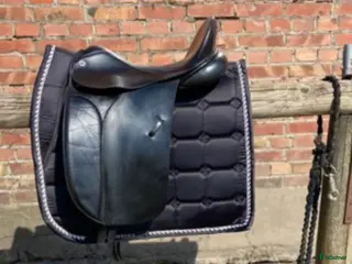 Sadlar hästutrustning till salu: Dressyrsadel cliff Barnsby 17” i Halmstad - Annons 2