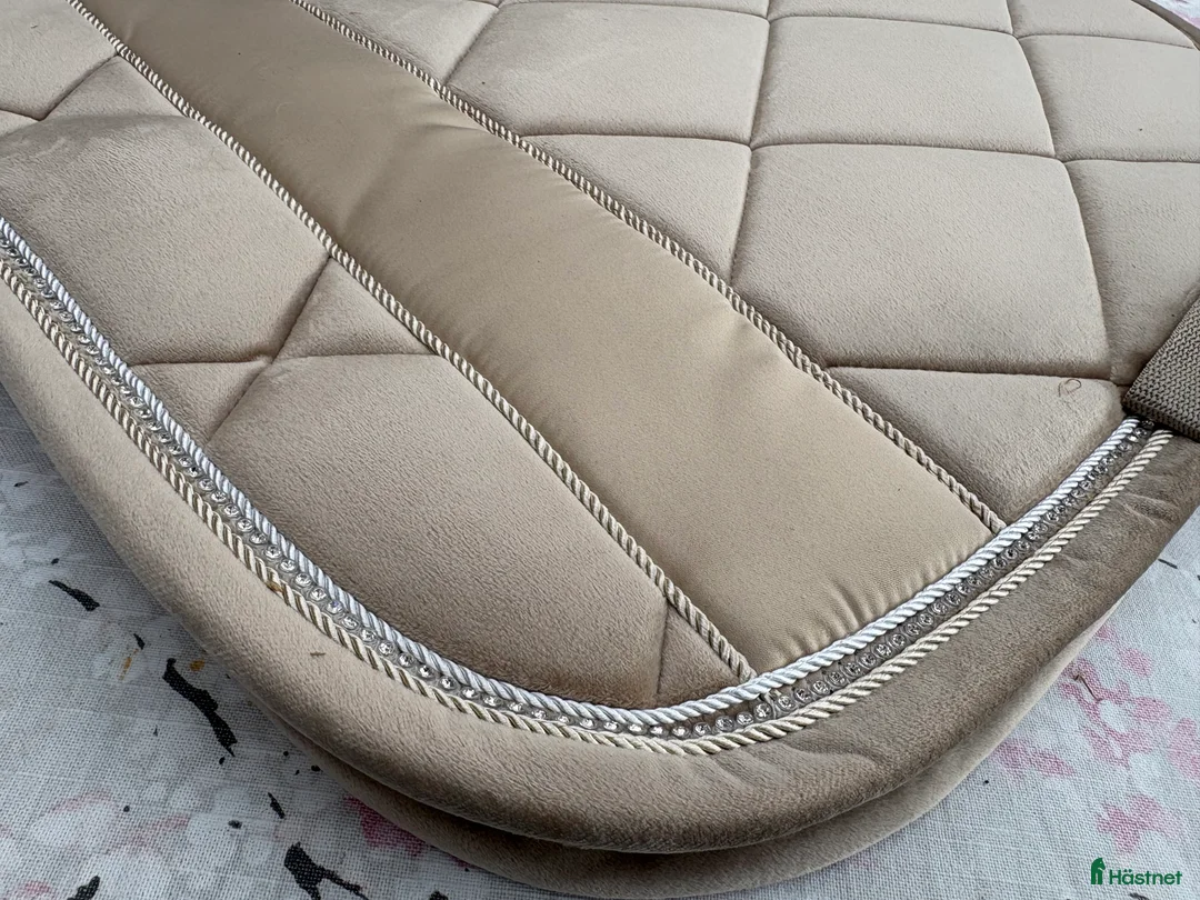 Schabrak & Vojlockar hästutrustning till salu: Två nya schabrak ponny i Vaggeryd - Annons 2