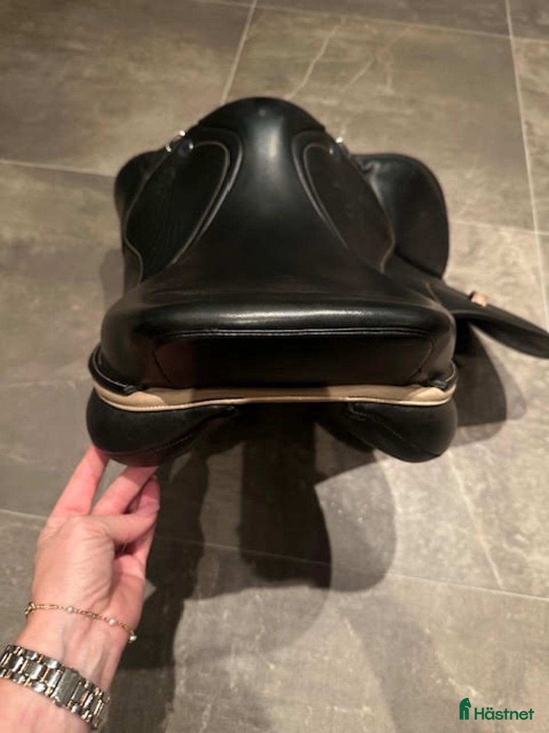 Övrig Ryttarutrustning ryttarutrustning till salu: Sadel - Ikonic "Light" Jumping för Pony i Kode - Annons 4