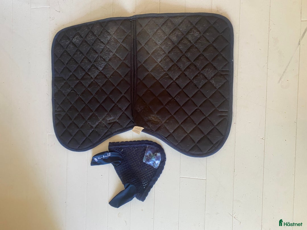 Schabrak & Vojlockar hästutrustning till salu: Matchande schabrak + huva i Lerum - Annons 2