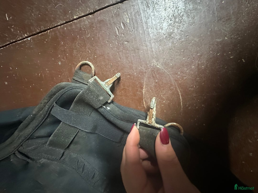 Övrig Hästutrustning hästutrustning till salu: Svart fenwick huva säljes  i Säve - Annons 1