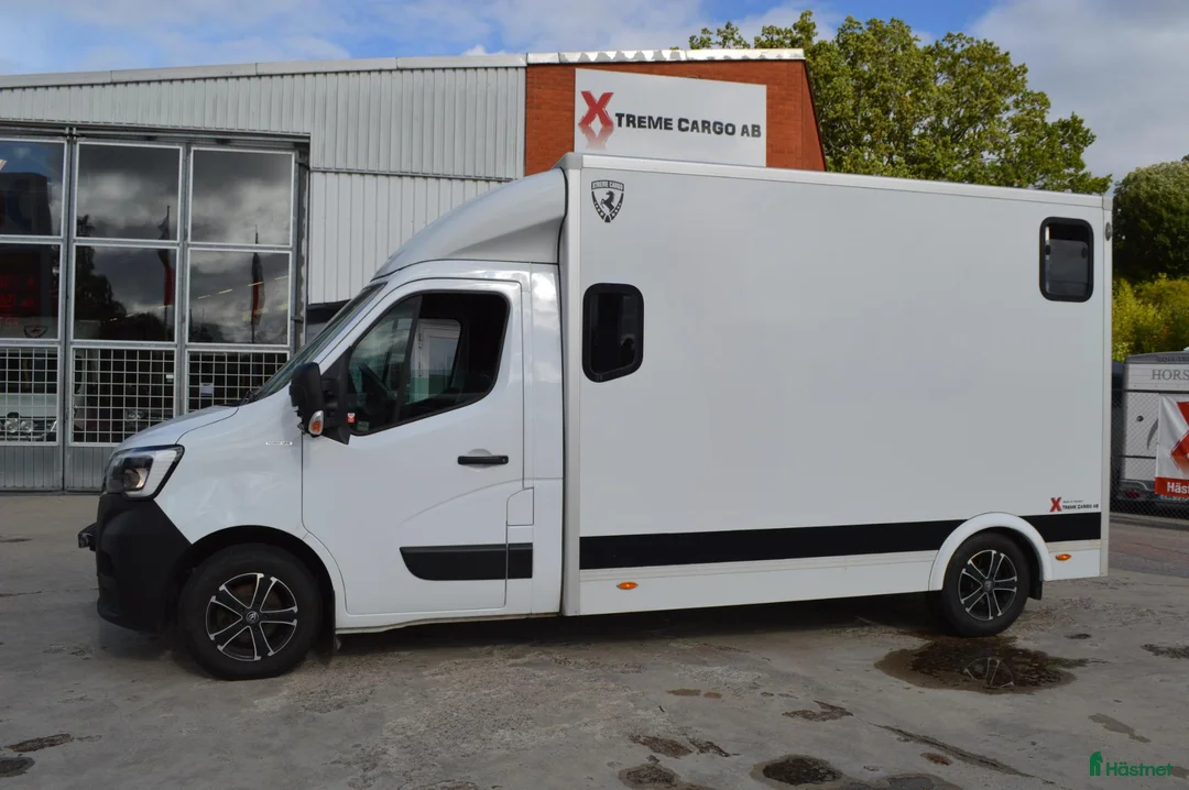 Hästlastbilar  fordon & transport till salu: Xtreme Cargo 5 sits 2022 Foderbord & Galler 1000kg - Annons 11
