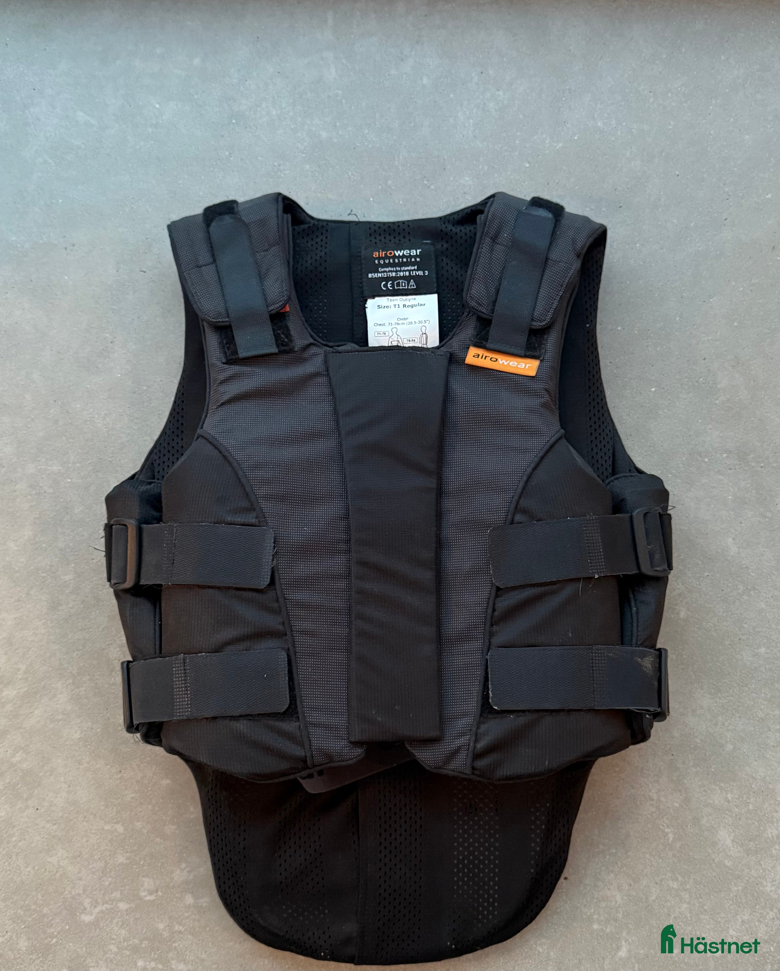 Säkerhetsvästar ryttarutrustning till salu: Airowear Teen Outlyne ridväst  i Umeå - Annons 2