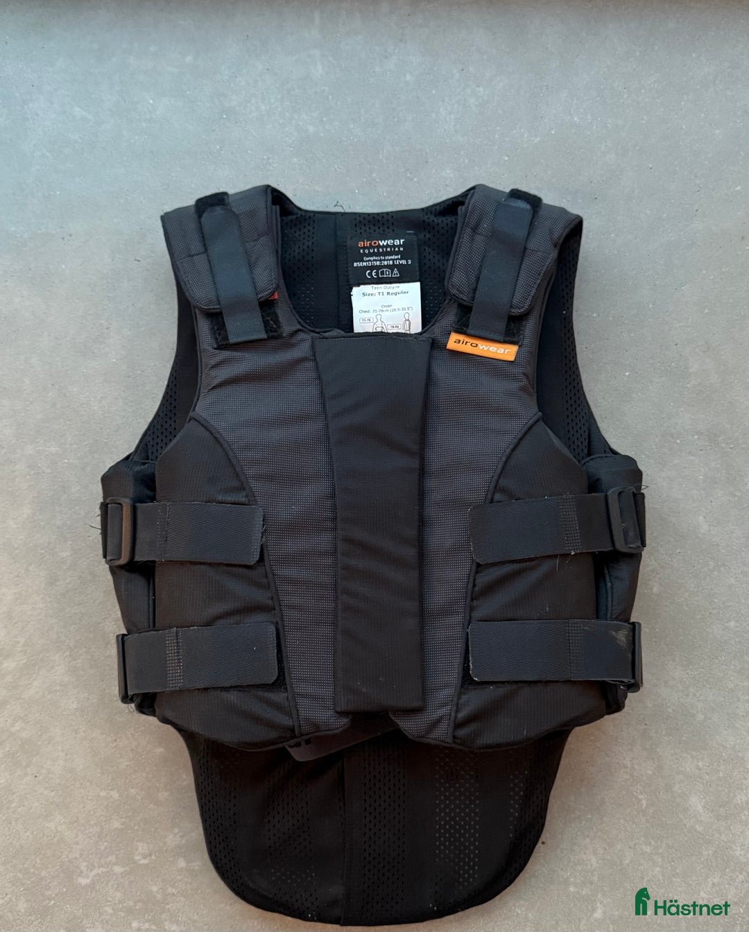 Säkerhetsvästar ryttarutrustning till salu: Airowear Teen Outlyne ridväst  i Umeå - Annons 1