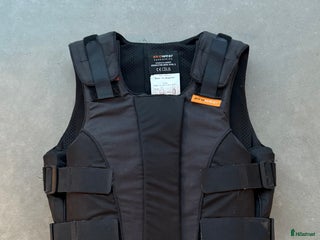 Säkerhetsvästar ryttarutrustning till salu: Airowear Teen Outlyne ridväst i Umeå - Annons 1