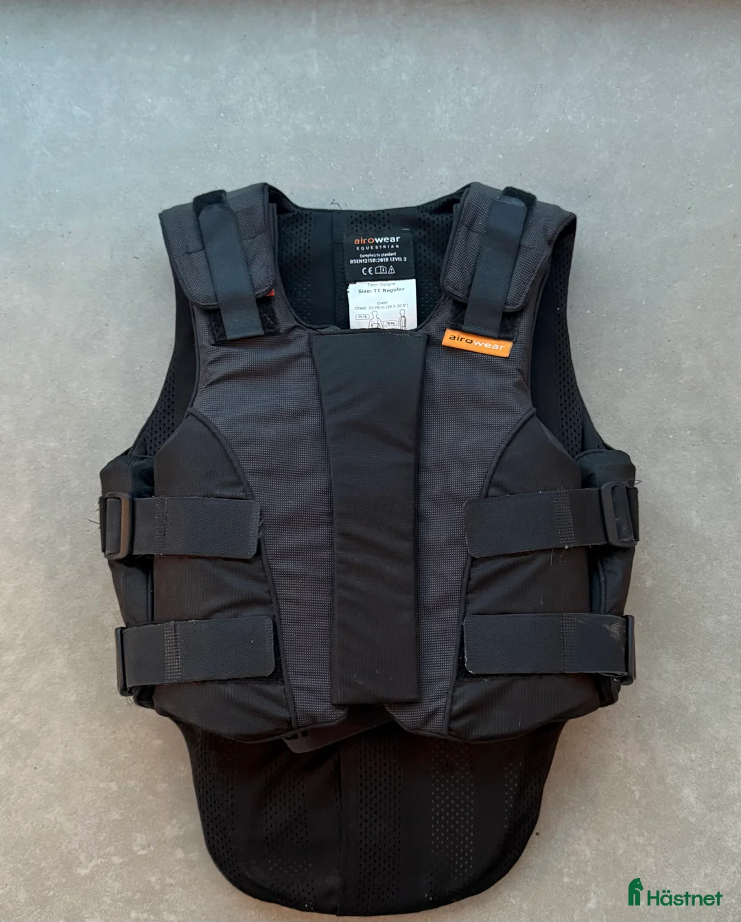 Säkerhetsvästar ryttarutrustning till salu: Airowear Teen Outlyne ridväst  i Umeå - Annons 1