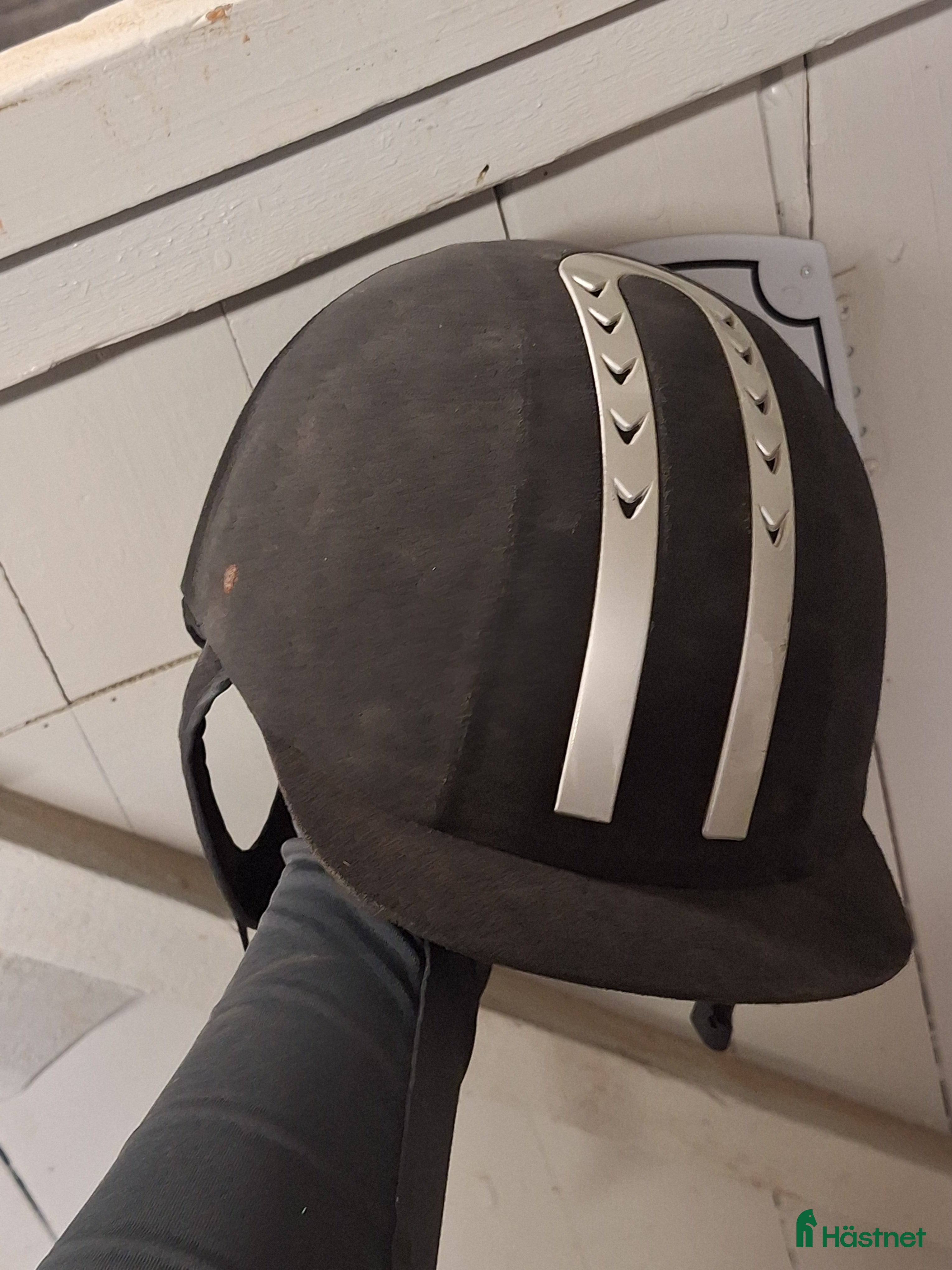 Hjälmar ryttarutrustning till salu: Ridhjälm i Sturkö - Annons 24