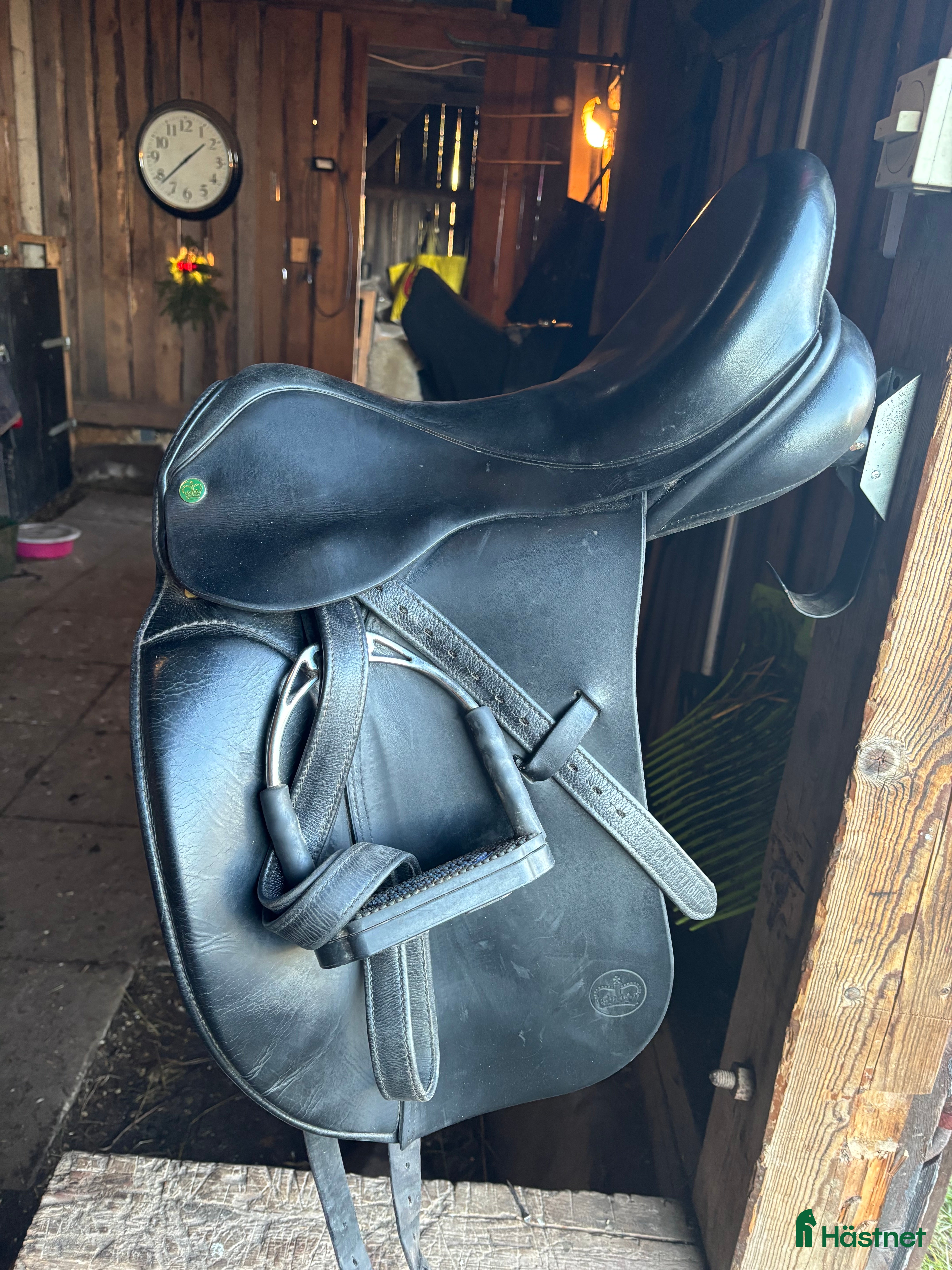 Sadlar hästutrustning till salu: Crown dressyrsadel  i Kumla - Annons 2