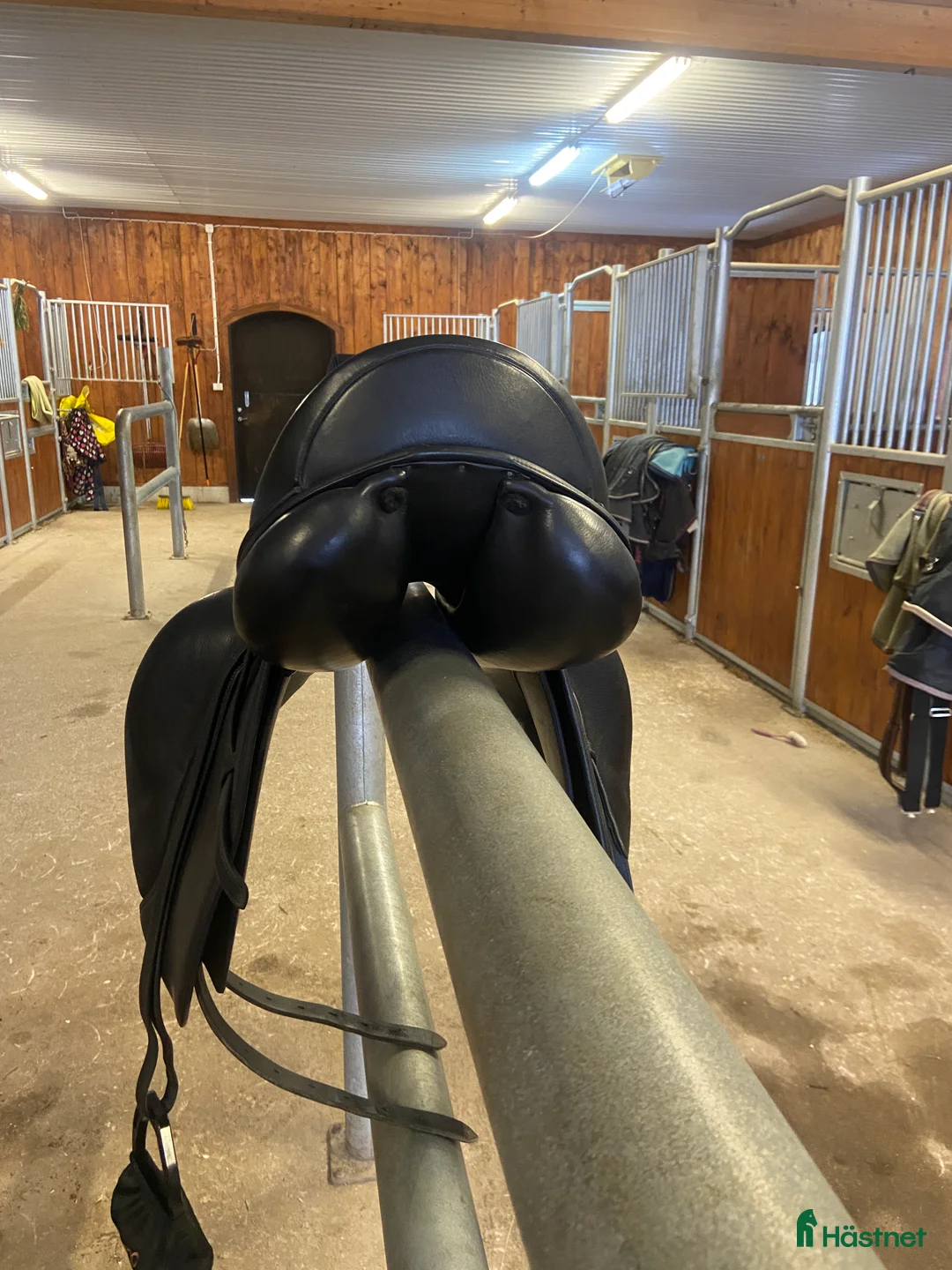 Sadlar hästutrustning till salu: Lippo Azzario Pro i Mariestad - Annons 2