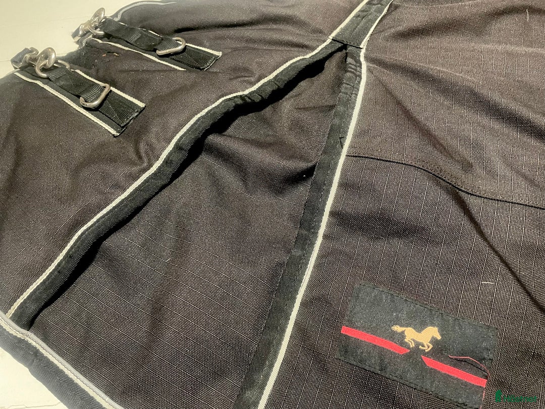 Täcken hästutrustning till salu: Vintertäcke/utetäcke i Nynäshamn - Annons 2