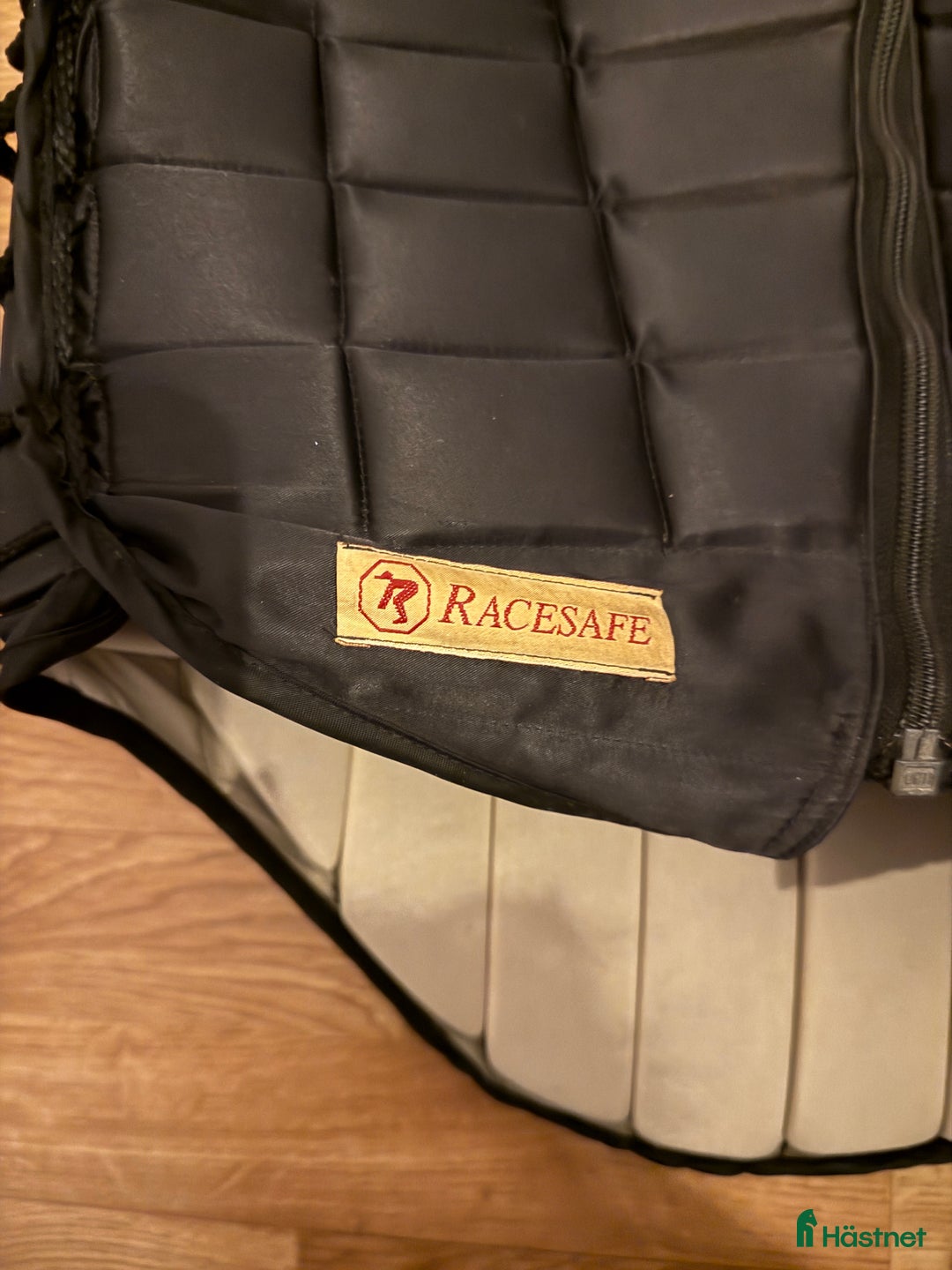 Säkerhetsvästar ryttarutrustning till salu: Racesafe väst i Västerås - Annons 4