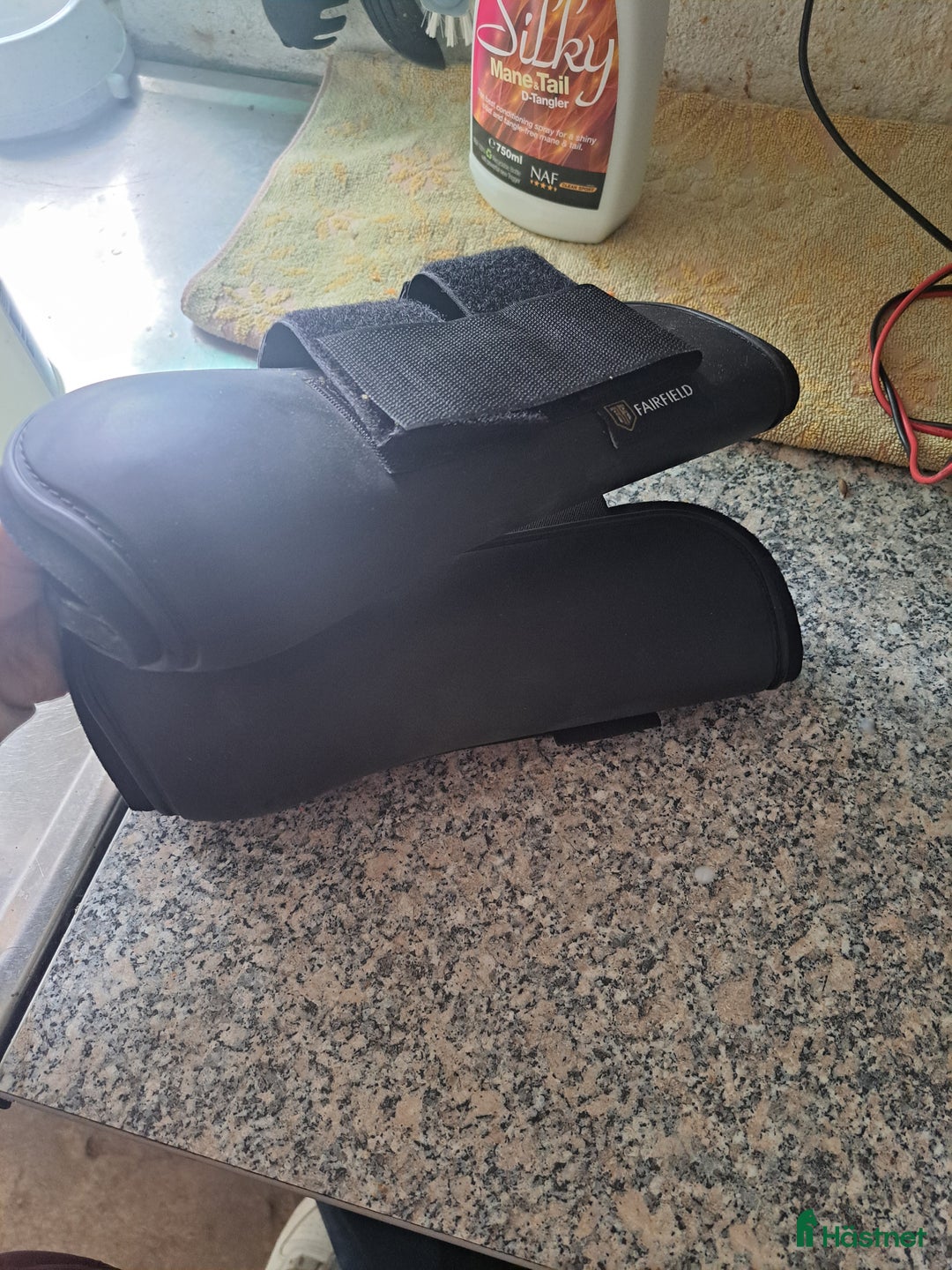 Benskydd hästutrustning till salu: Fina oanvända senskydd i Ljusterö - Annons 2