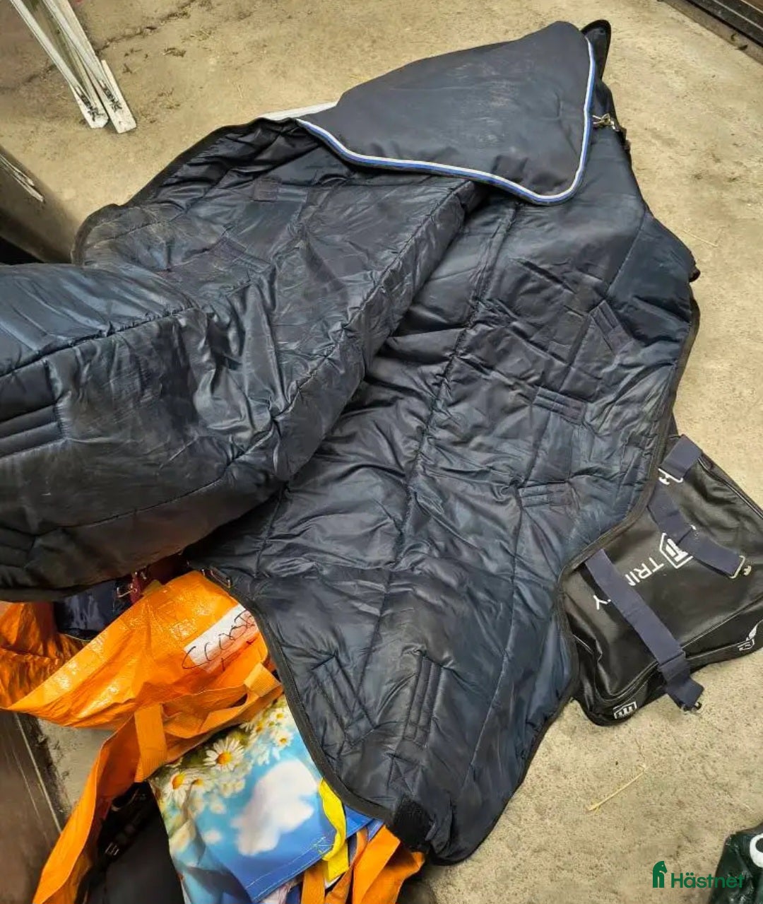 Täcken hästutrustning till salu: Amigo plus vintertäcke i Eskilstuna - Annons 3