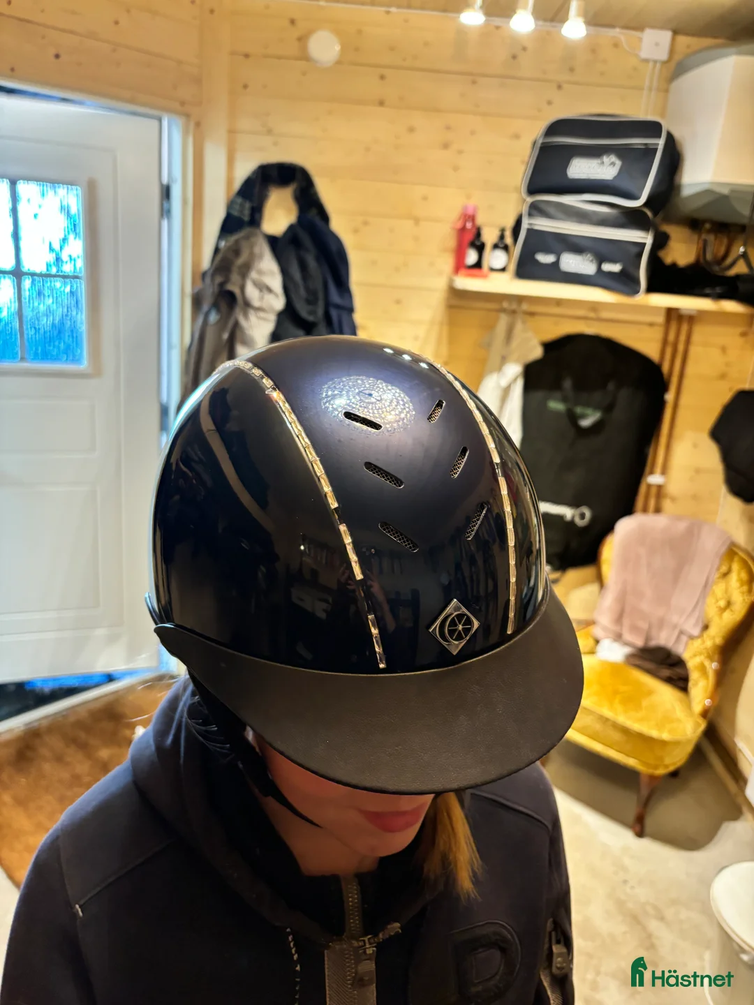 Hjälmar ryttarutrustning till salu: Charles Owen hjälm blå i Falkenberg - Annons 2