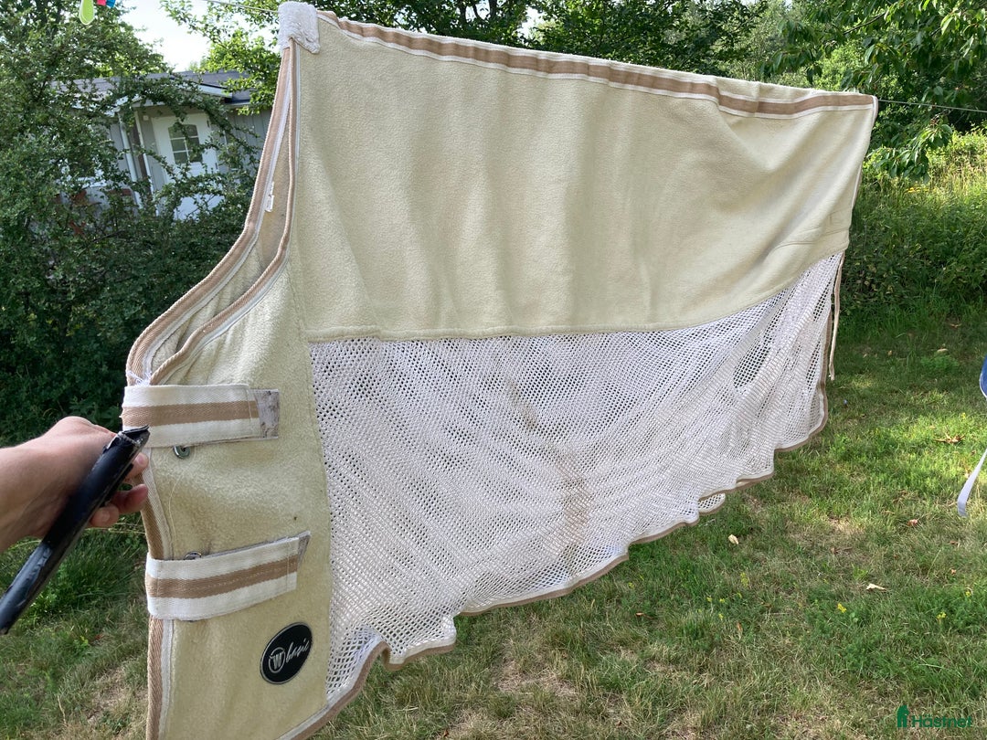 Täcken hästutrustning till salu: 2 stycken Fleecetäcken i Fliseryd - Annons 3